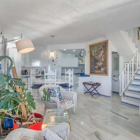 Luxury Beachfront Triplex Penthouse Appartement Estepona