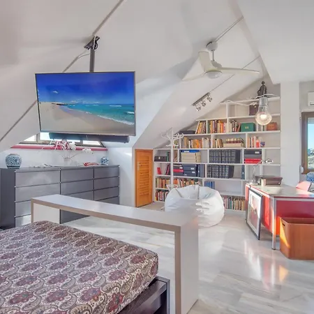 Luxury Beachfront Triplex Penthouse Appartement Estepona